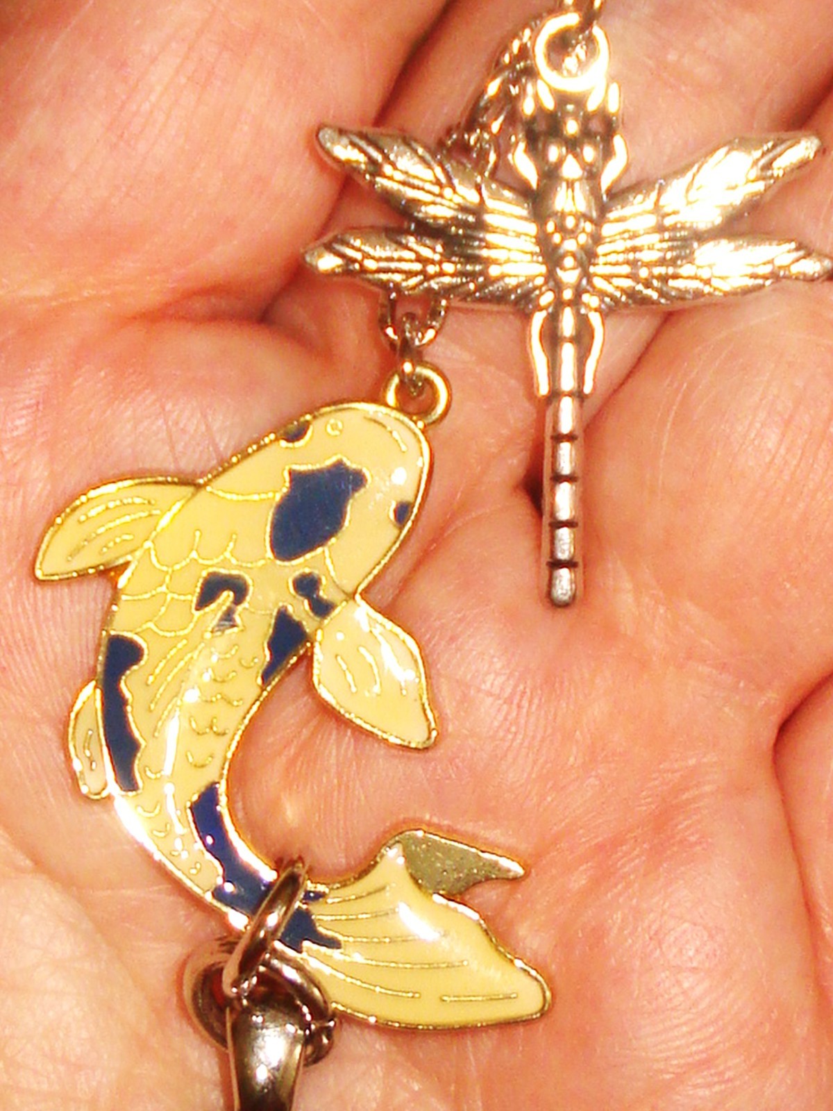 4 3/4″ Drop Cabochon, Koi Fish Chasing Dragonfly Heart Key Ring Dangle Glitz #1