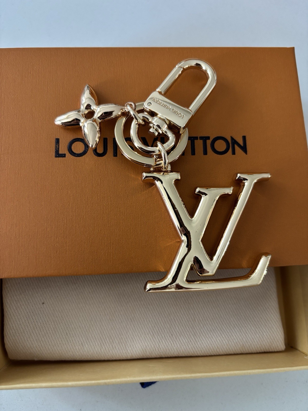 Louis Vuitton Gold Tone Metal LV Logo Key Chain Bag Charm Key Ring Clip
