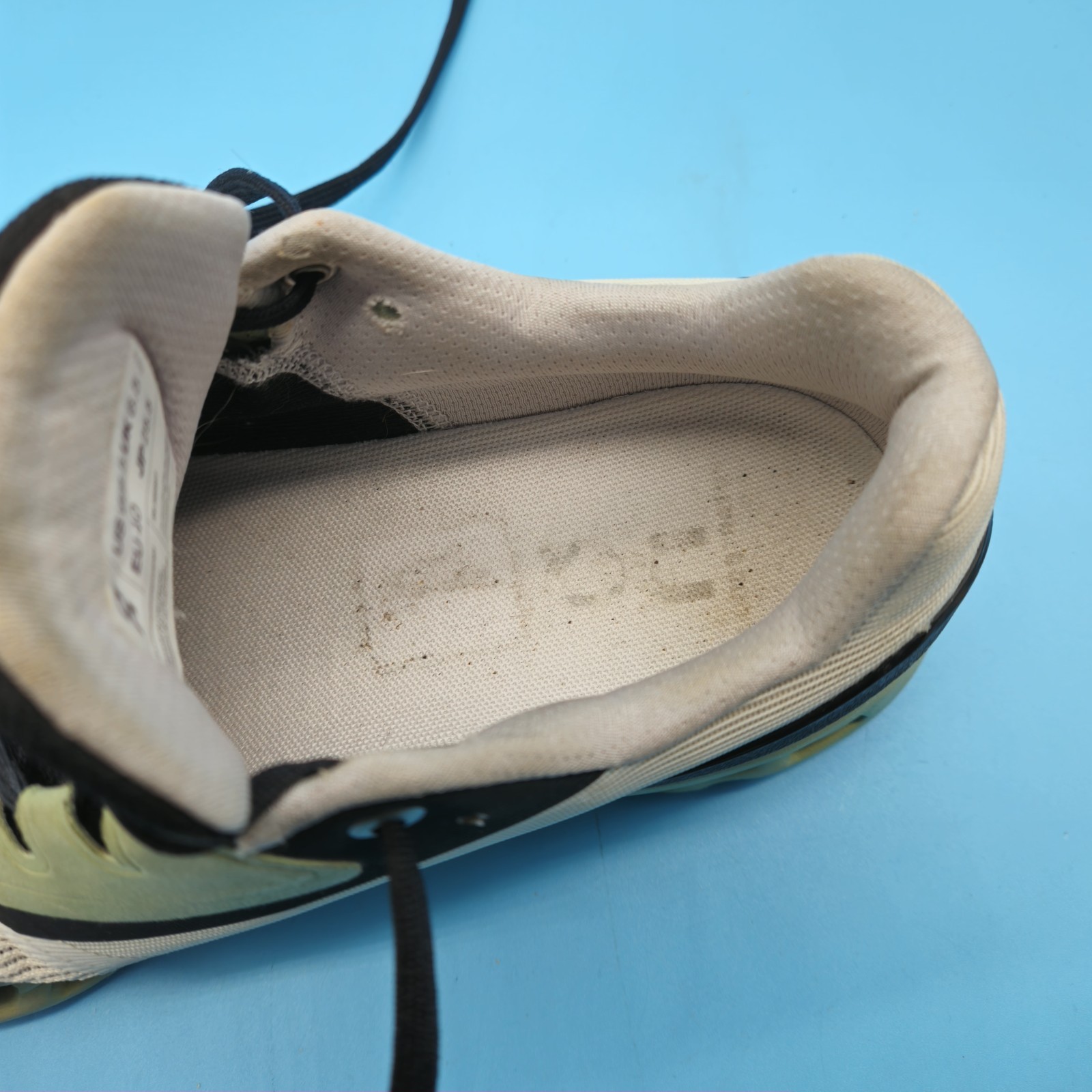 On Cloudstratus Women’s Size 8.5 Shoes ‘White Moss’ (39 98997)