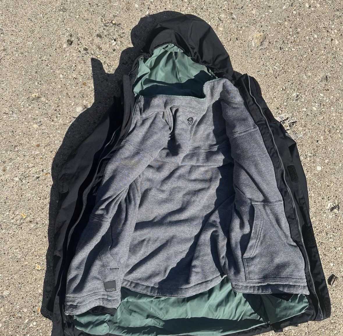 Men’s Mountain Hard Wear Jacket Size Medium Black Winter