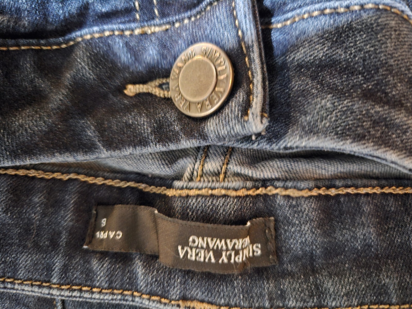 Simply Vera Vera Wang Women’s Blue Jean Straight Wash Capri Denim Jeans Size 6
