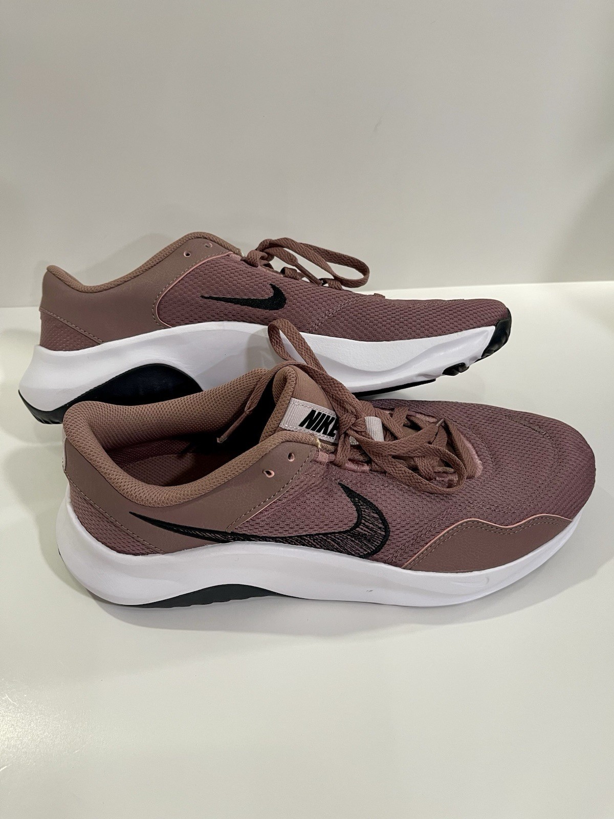 Nike Legend Essential 3 Mauve Training Shoes Men 10 / Women 11.5 DM1119-200