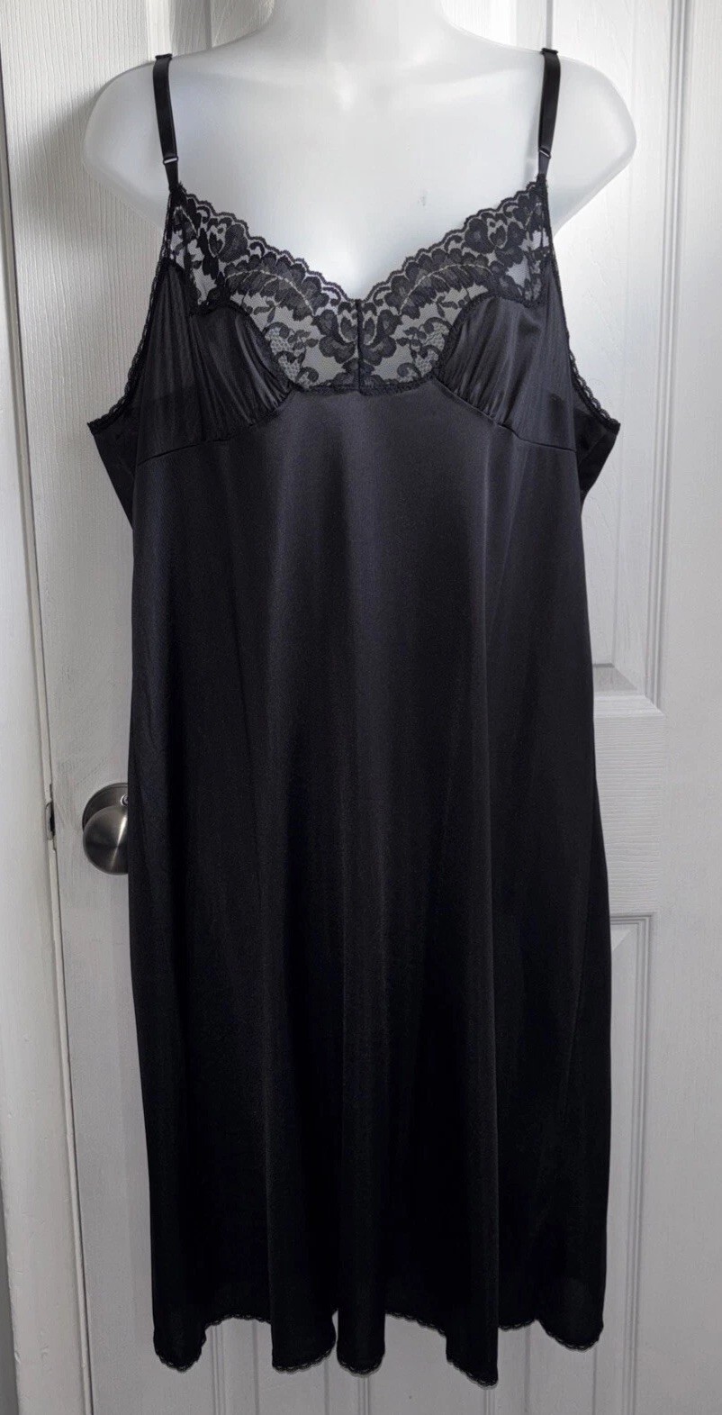 by VASSARETTE SILKY BLACK FULL SLIP DRESS LINGERIE sz 42 26 48