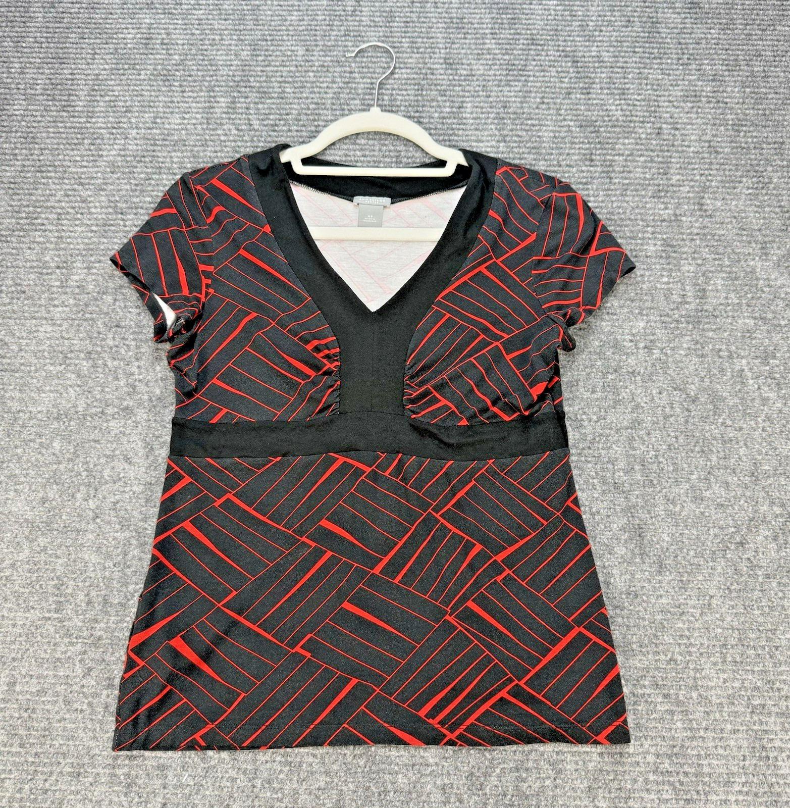 Ann Taylor Petite Medium V Neck Top Black Red Print Short Sleeve Stretch