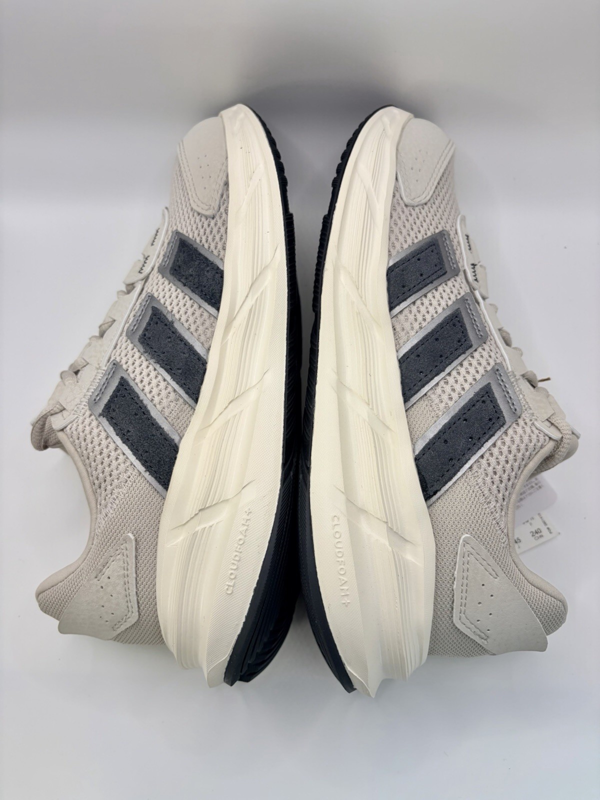 Brand New adidas Astrastar Cloudfoam Low Top Lace Up Athletic Sneakers Gray 7.5W