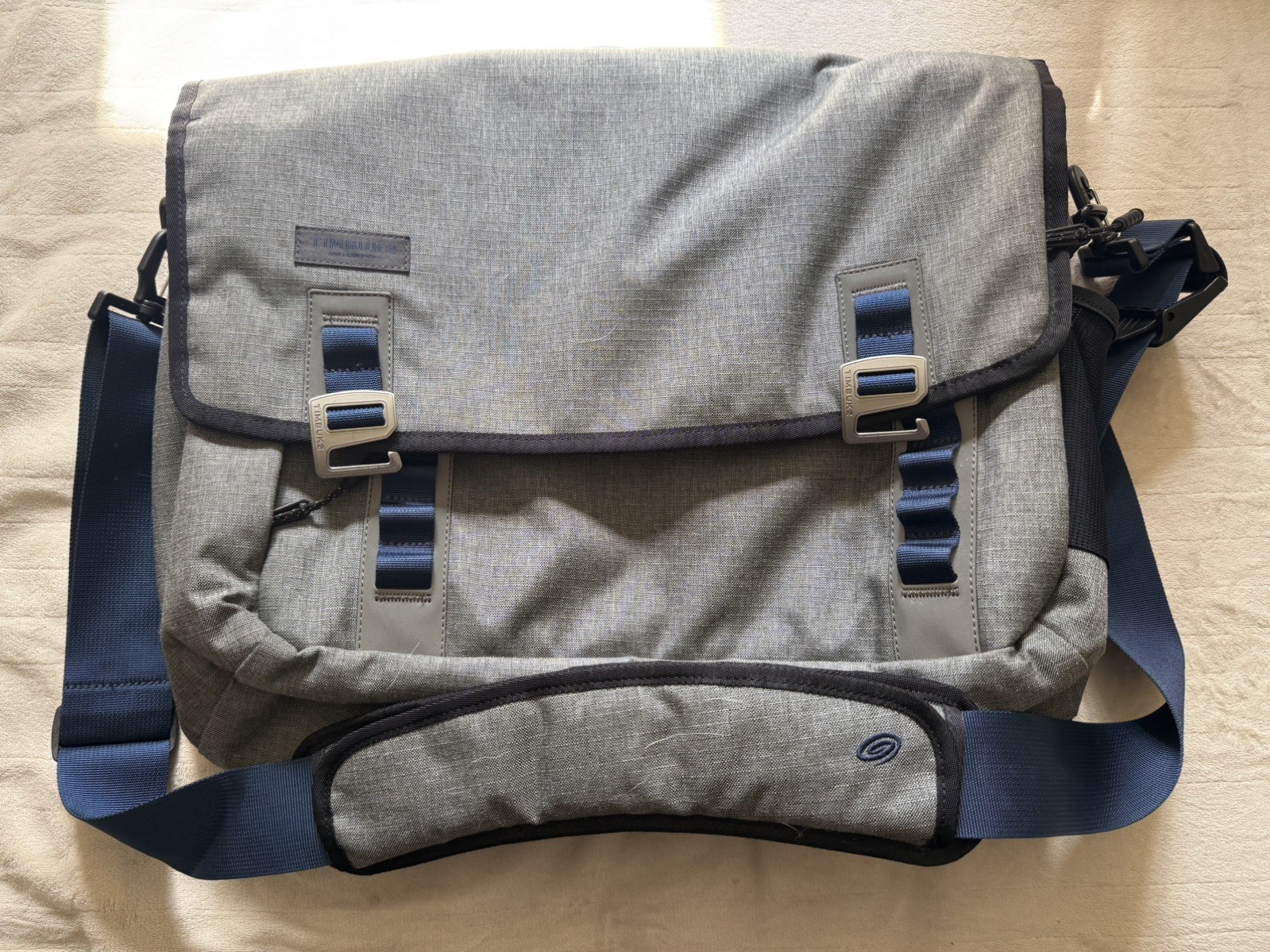 Timbuk2 Classic Lightweight Messenger Satchel Bag Grey & Navy Nylon Size Medium