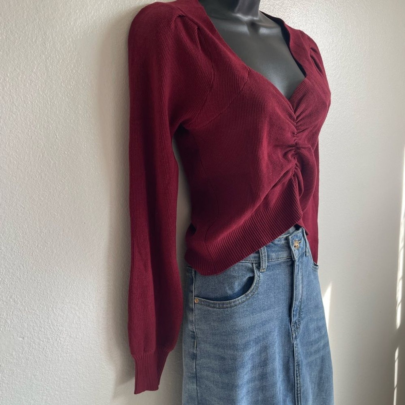Pretty Garden Ruched Knit top, Burgundy Sweet Heart Neck Cropped Long Sleeve NWT