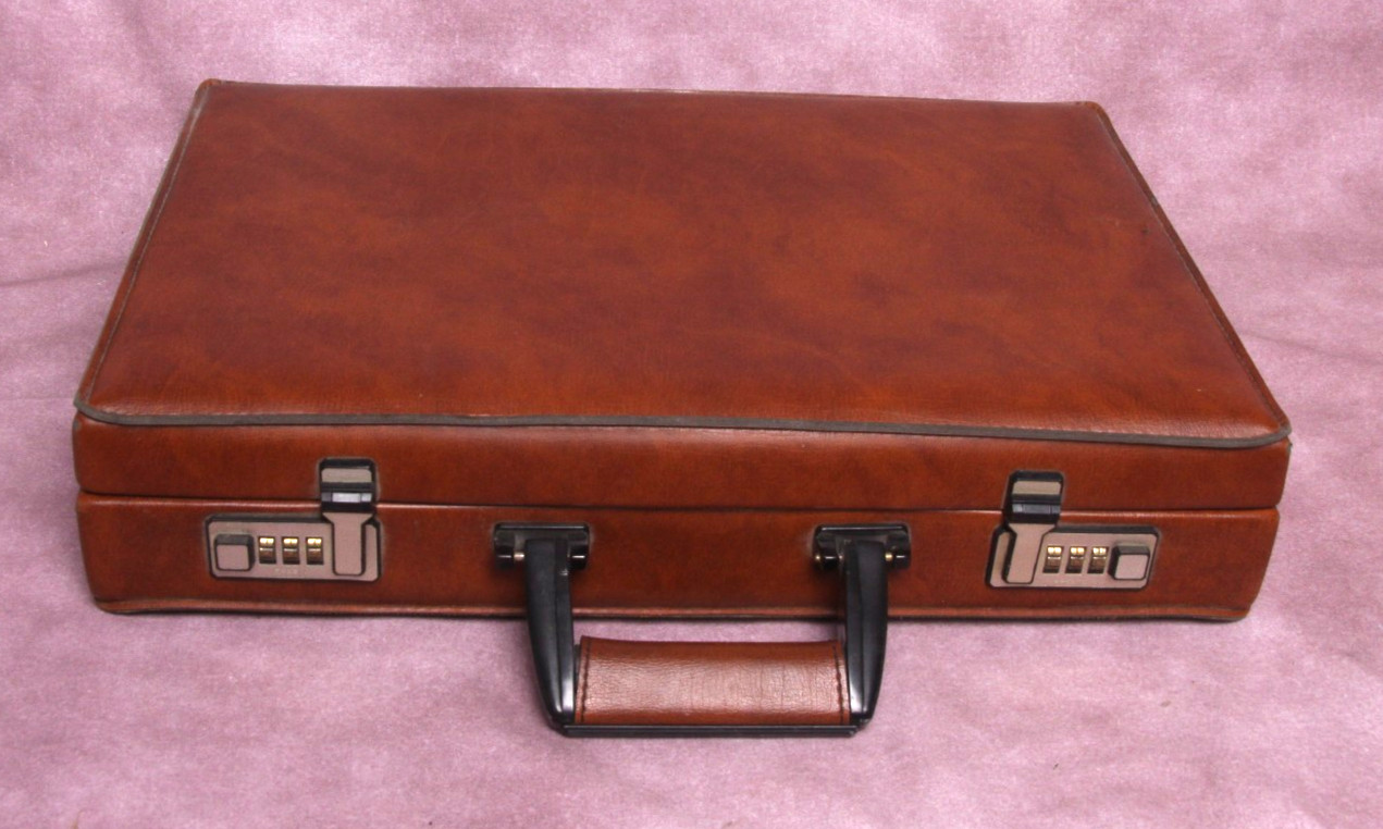 Pucci Leather Briefcase – Classic 18″ x 13″ x 3.5″