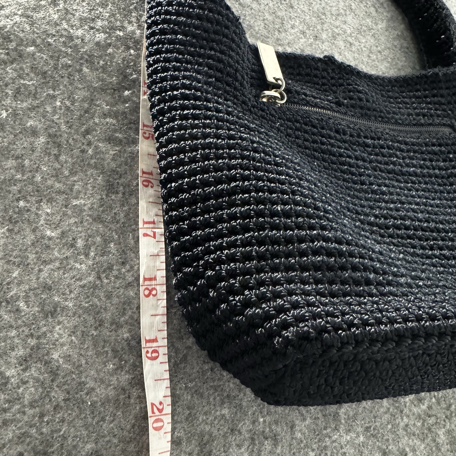 The SAK Bag Shoulder Bag Tight Knit Crochet Purse Woven Zip Close Hobo 14″ NICE!