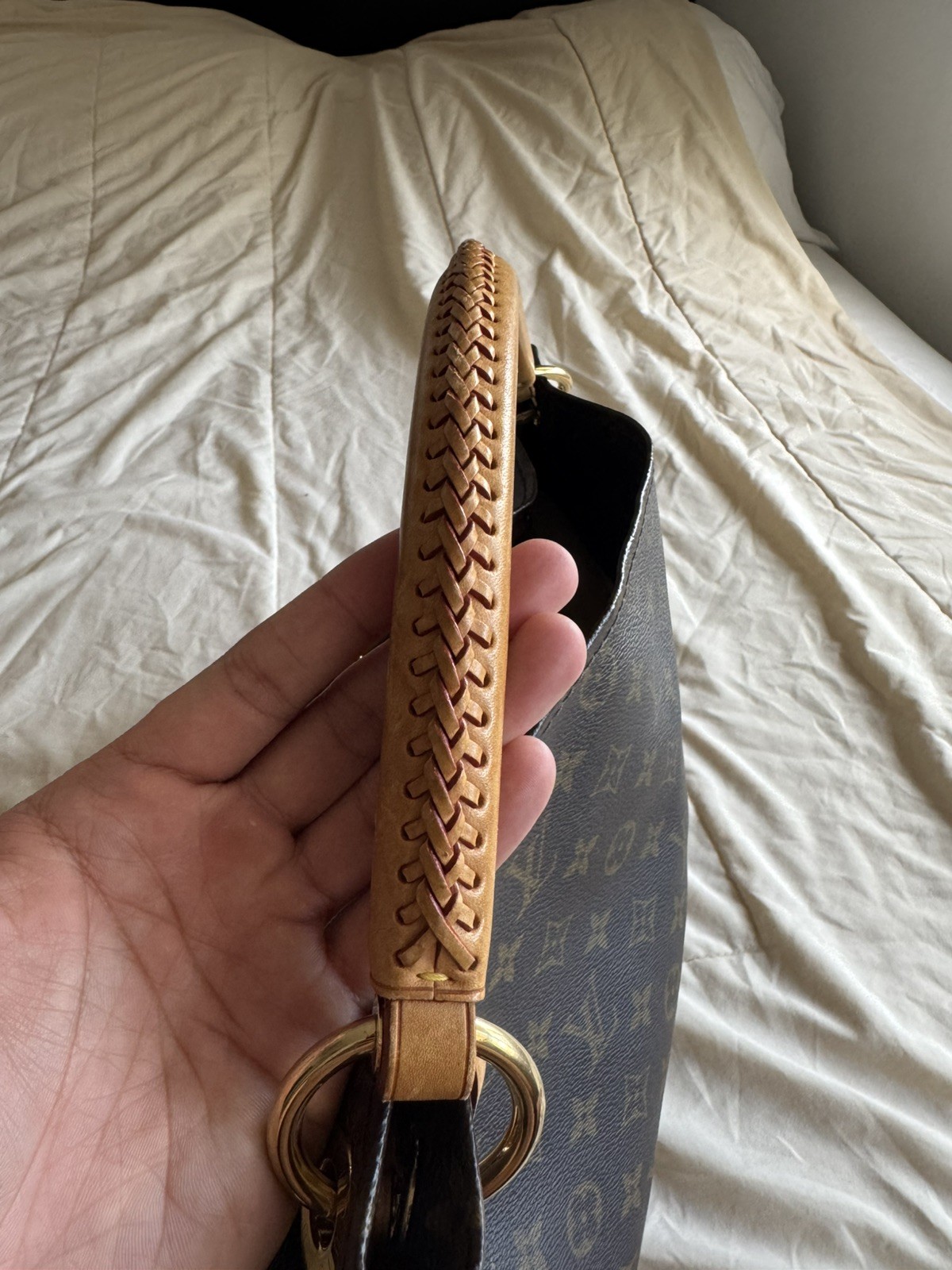Louis Vuitton Artsy MM Hobo Bag
