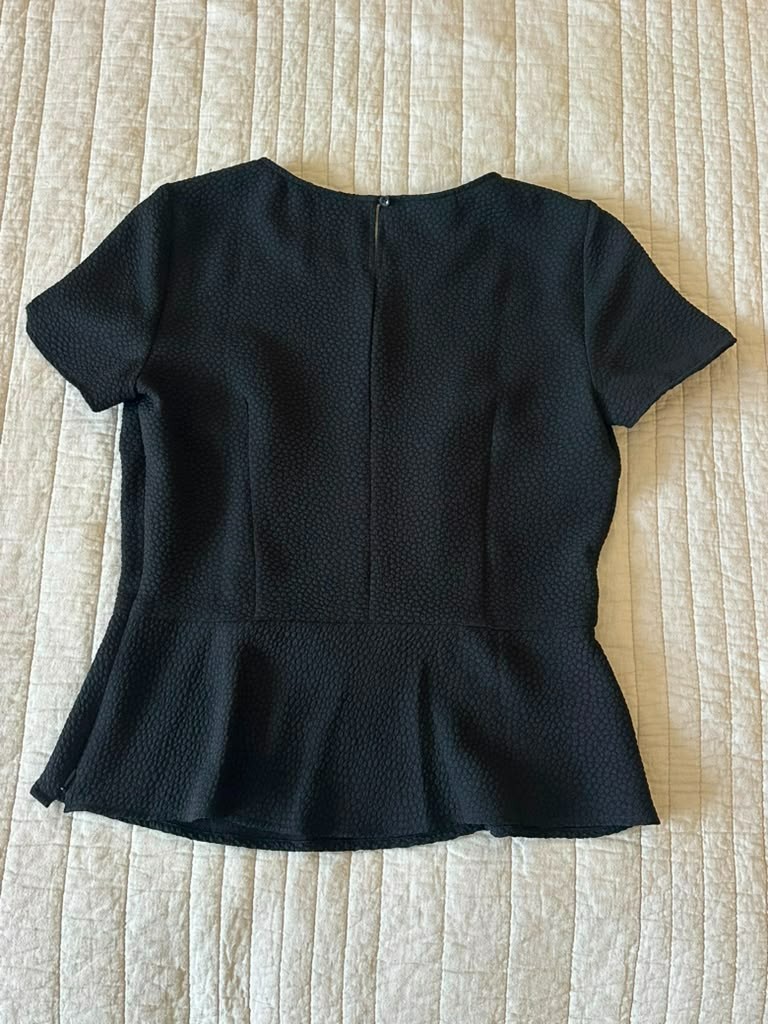 Talbots Petites 2P Black Textured Peplum Top Short Sleeve Side Zip Back Keyhole