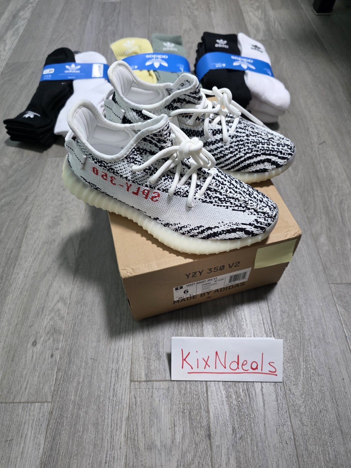 Authentic Adidas Yeezy Boost 350 V2 Zebra (CP9654) Size 6 YZY RNR Wave 500 700