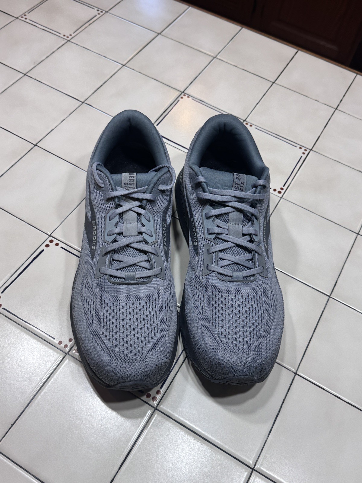 Brooks Beast GTS 24 Mens Size 13 EE Width Primer Gray/Ebony 1104251D069