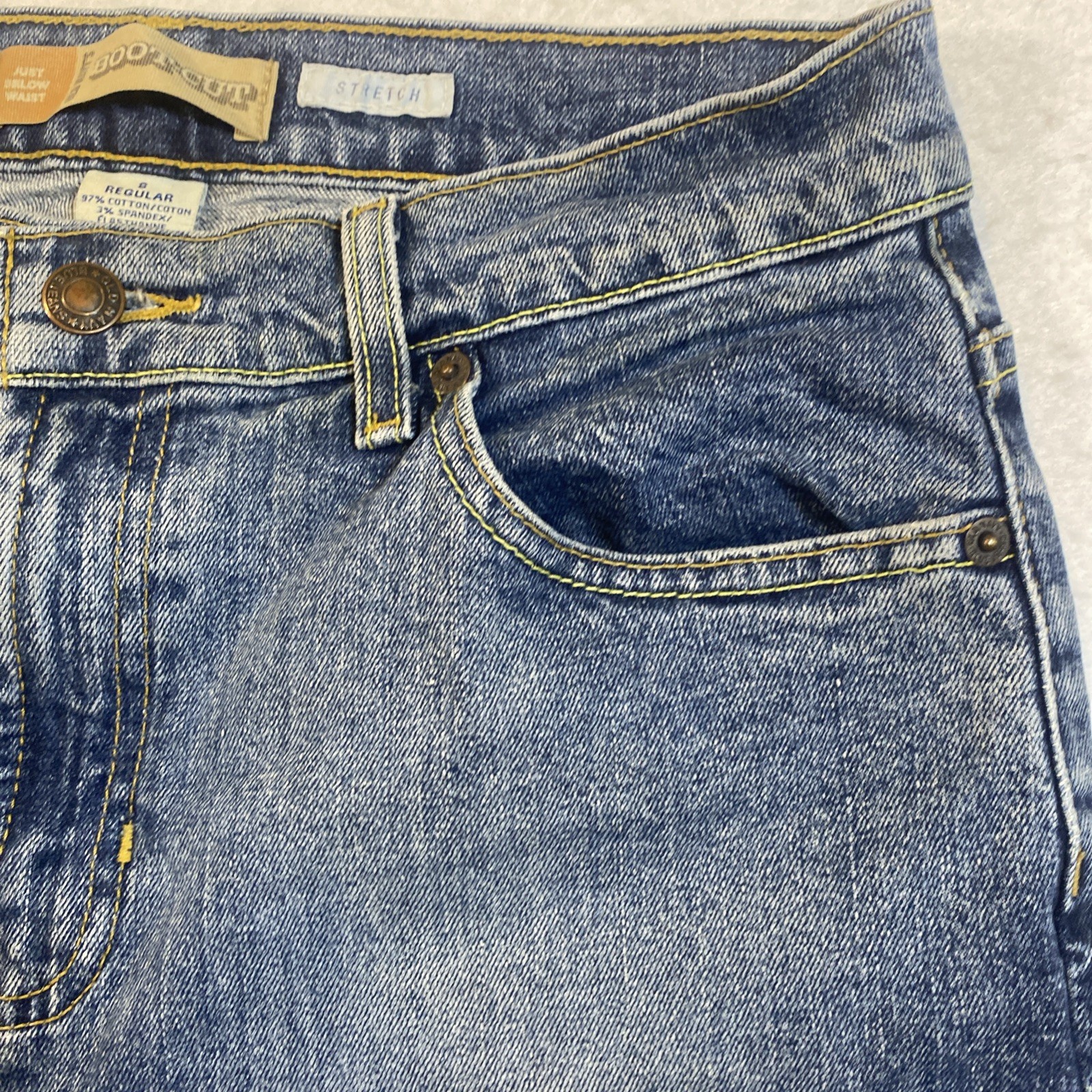 Old Navy Curvy Just Below Waist Boot Cut Jeans Size 8 Denim Pants Stretch