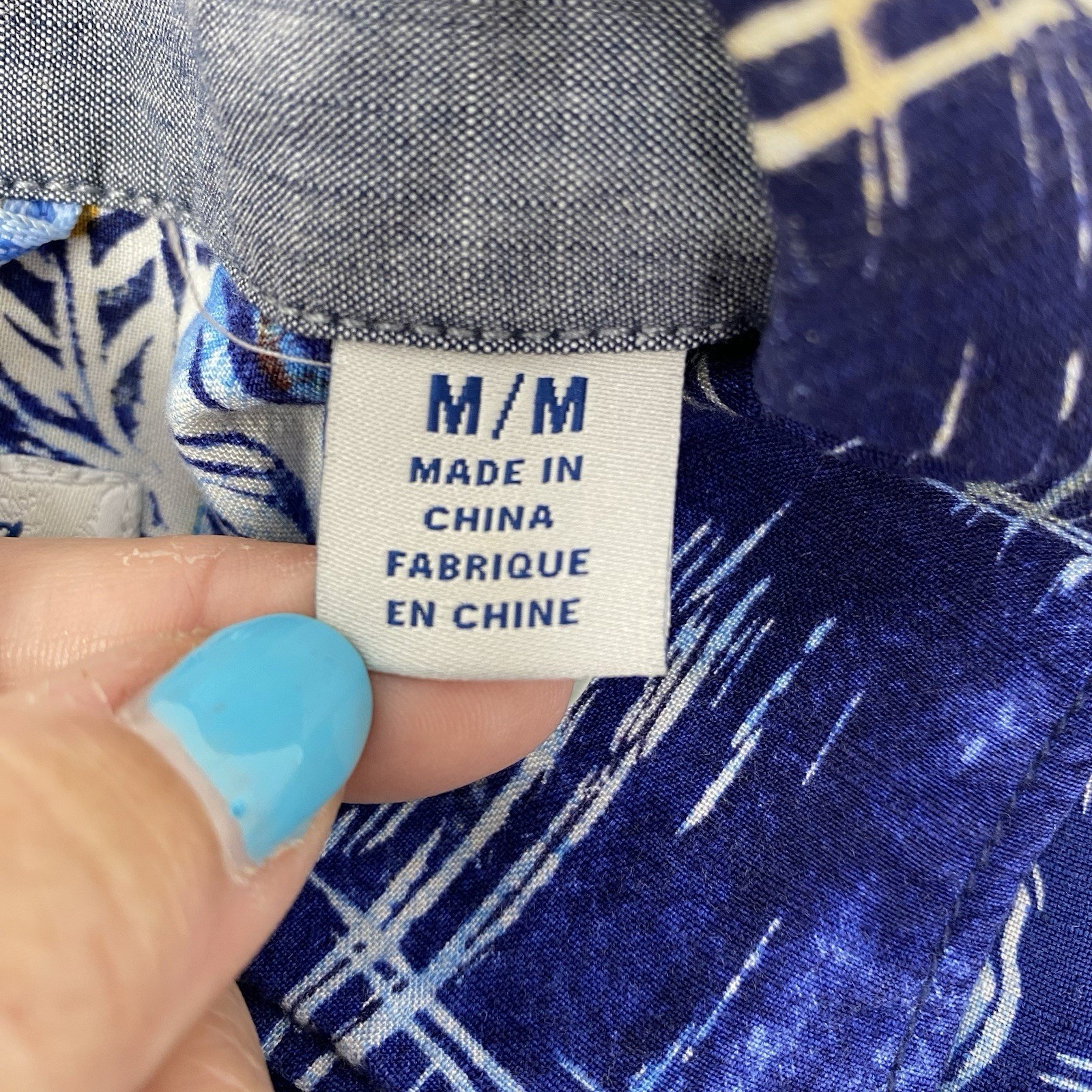 Tommy Bahama Shirt Mens Medium Blue Veracruz Cay Fish Print Short Sleeve Button