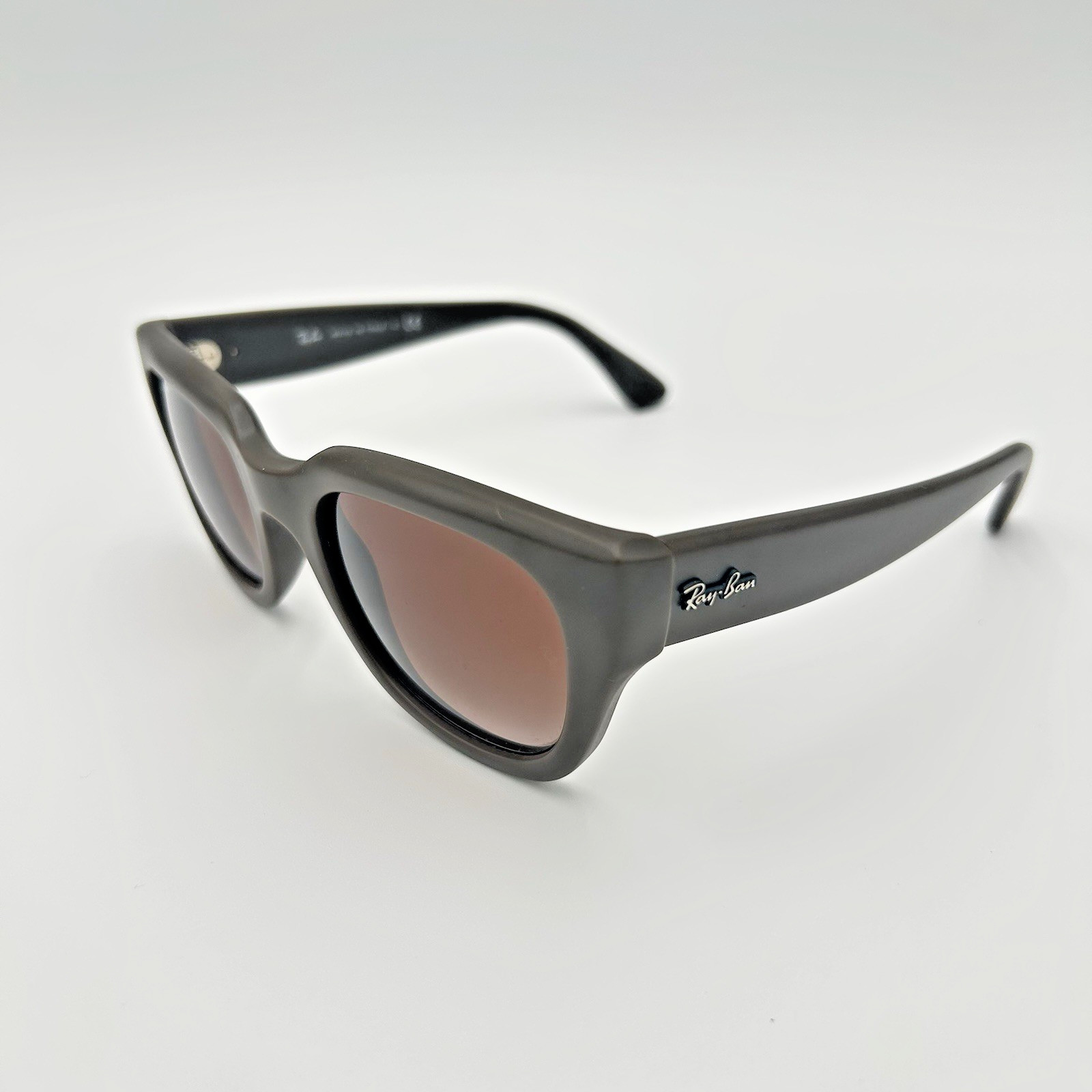 Ray-Ban RB4178 890/13 Sunglasses Matte Rubber Black Brown Gradient 52 21 140