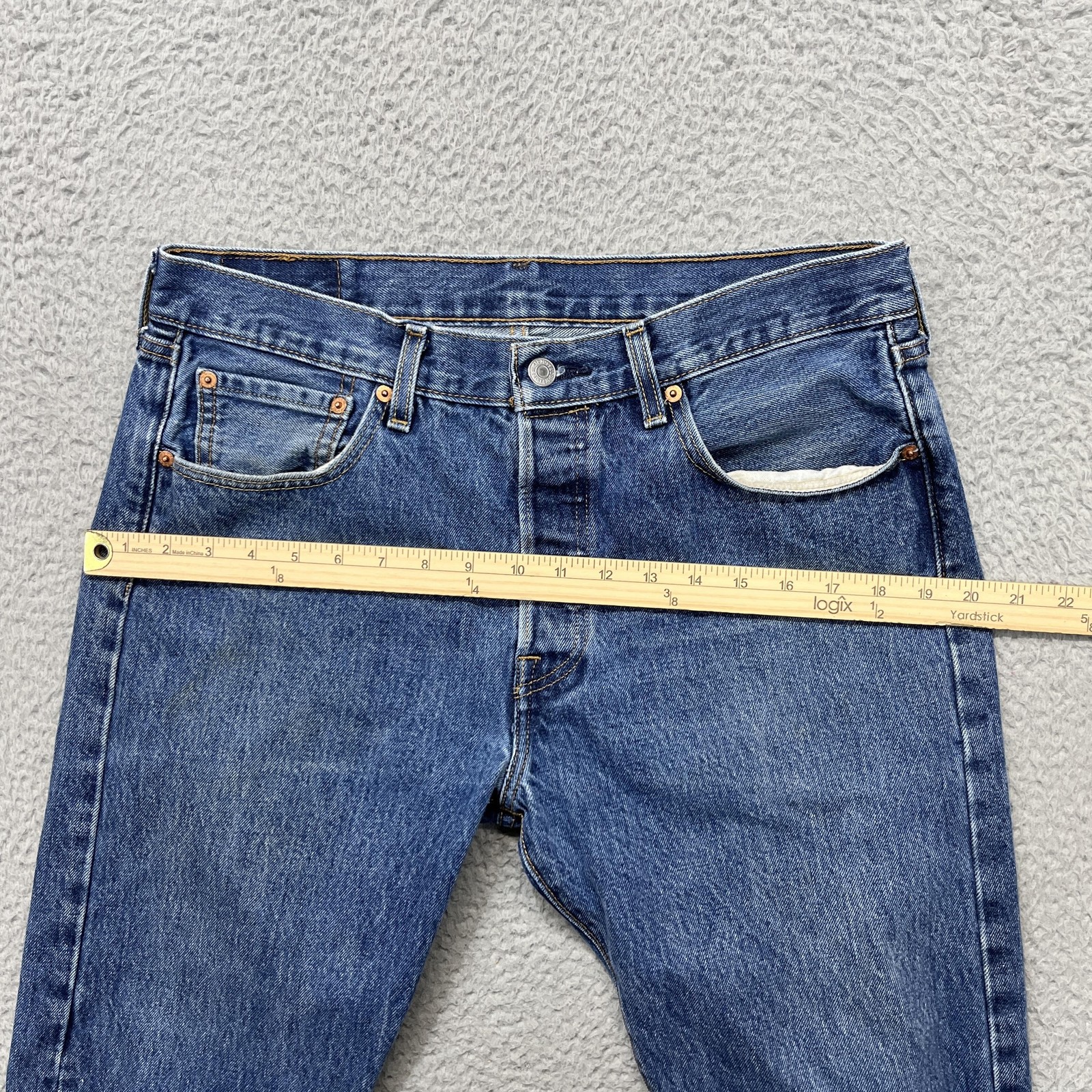 Levis 501 Jeans Mens 32×30 Blue Medium Wash Straight Leg Button Fly Denim
