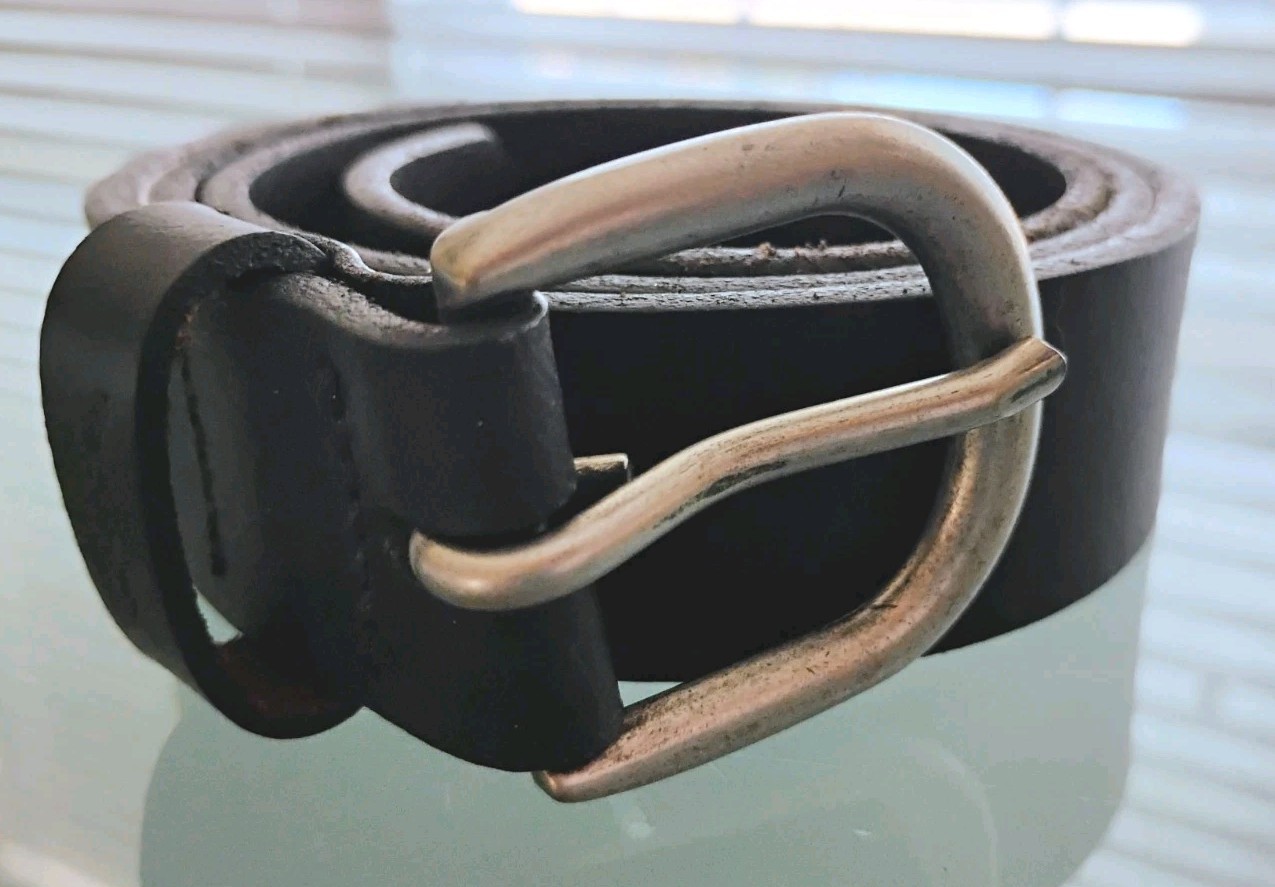 Levi’s Black Leather Beltwith Silver Buckle 32 (80 cm) 1 inch thick Full Grain