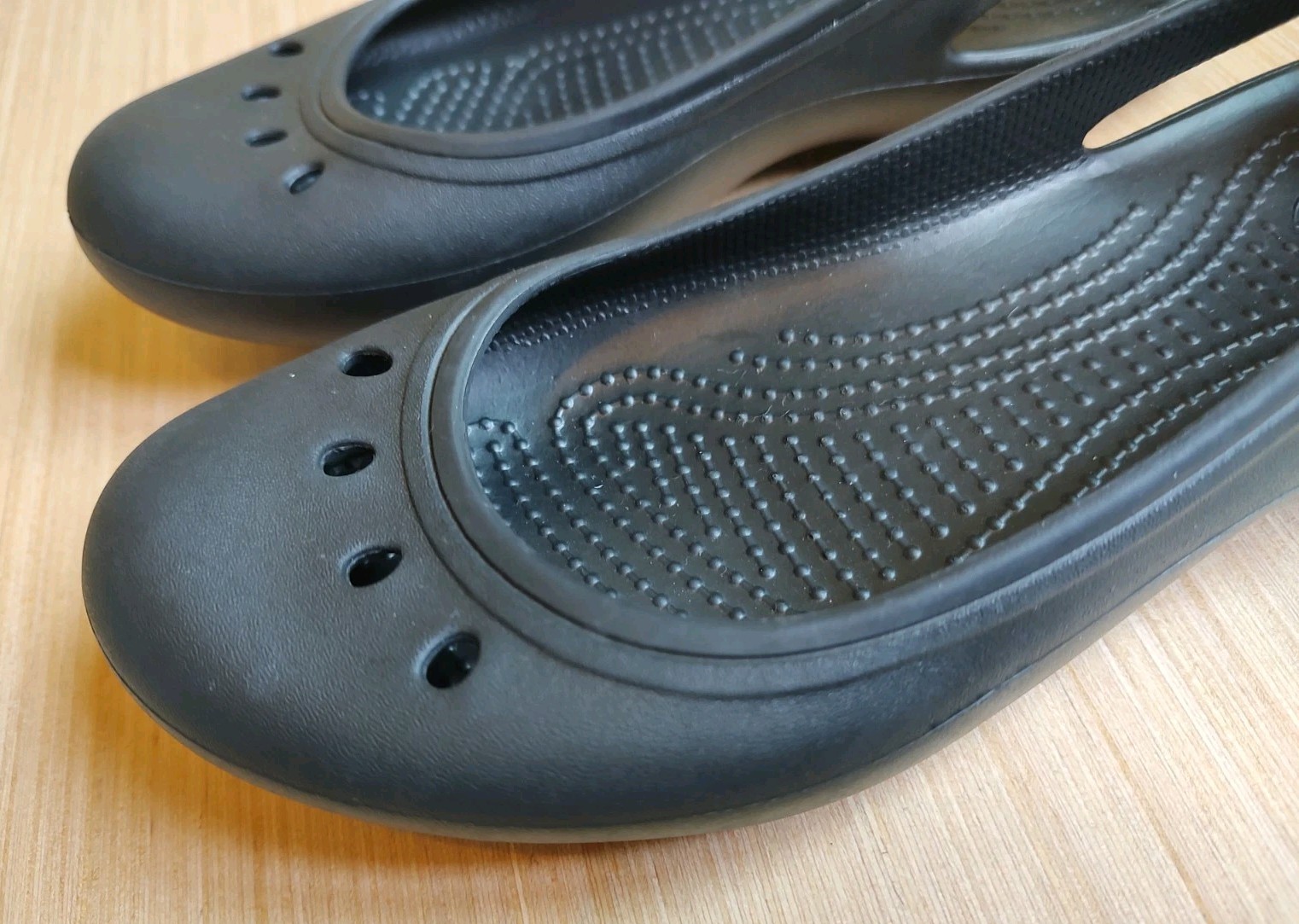 Crocs Women’s Kadee Ballet Flats Black Cut Out Details Size 7 NEW Shoes Flat