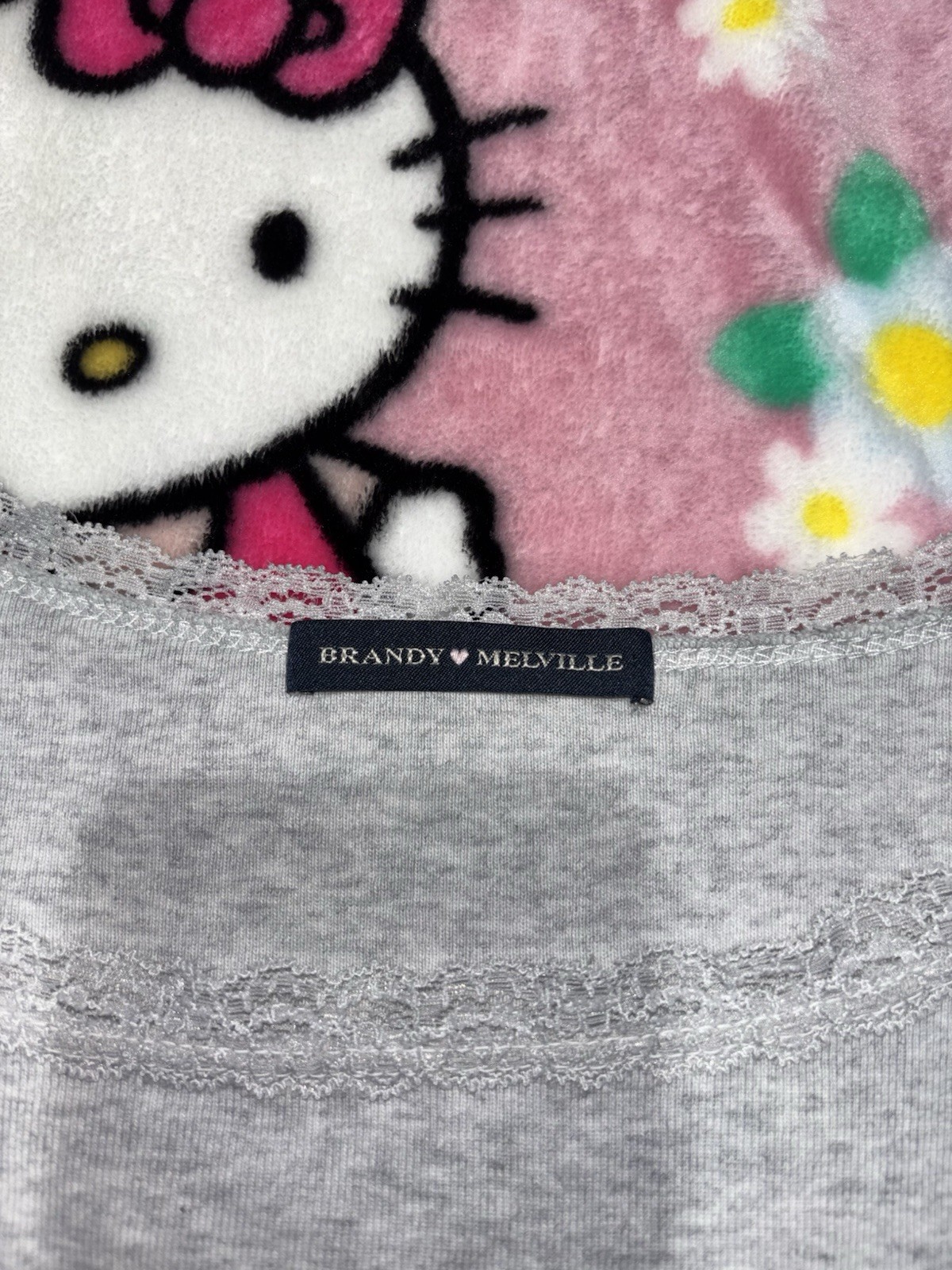 Brandy Melville Women’s One Size Gray Solid Knit Scoop Neck Lace Trim Crop Tee