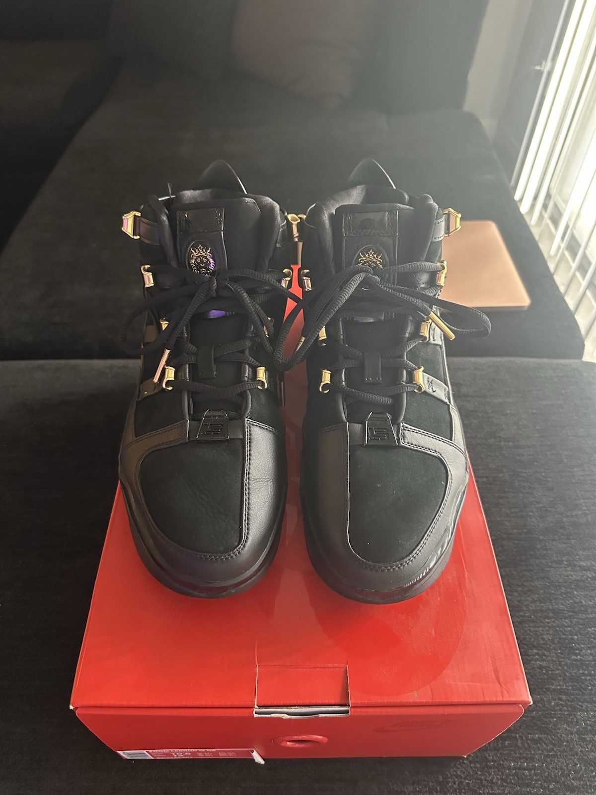Nike Zoom LeBron 3 QS Black/Metallic Gold Mid Top Basketball AO2434-001