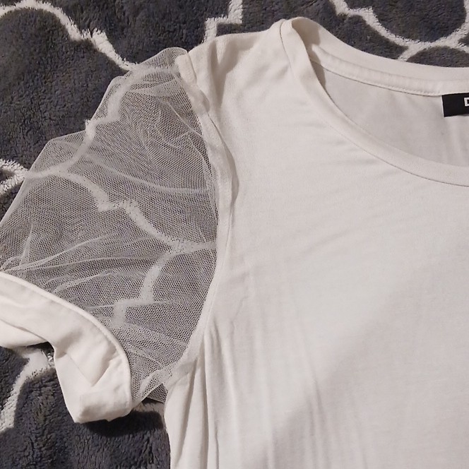 DKNY Women’s White Sheer Mesh Short Sleeve Round Neck Pullover Tee M