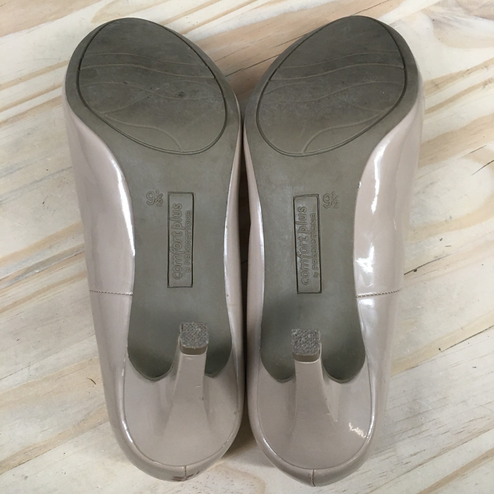 Comfort Plus by Predictions Heels Womens 9.5 Pumps Beige Patent Leather Casual