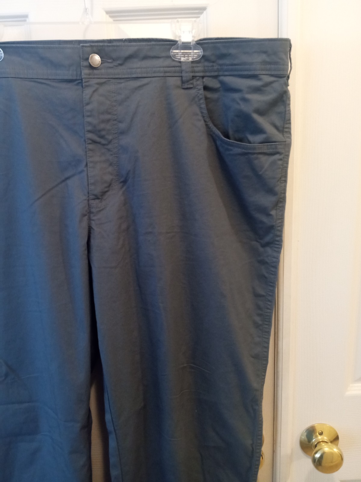 men’s columbia khaki pants/40×34/97 cotton 3 elestane/gray/nos?/no tags