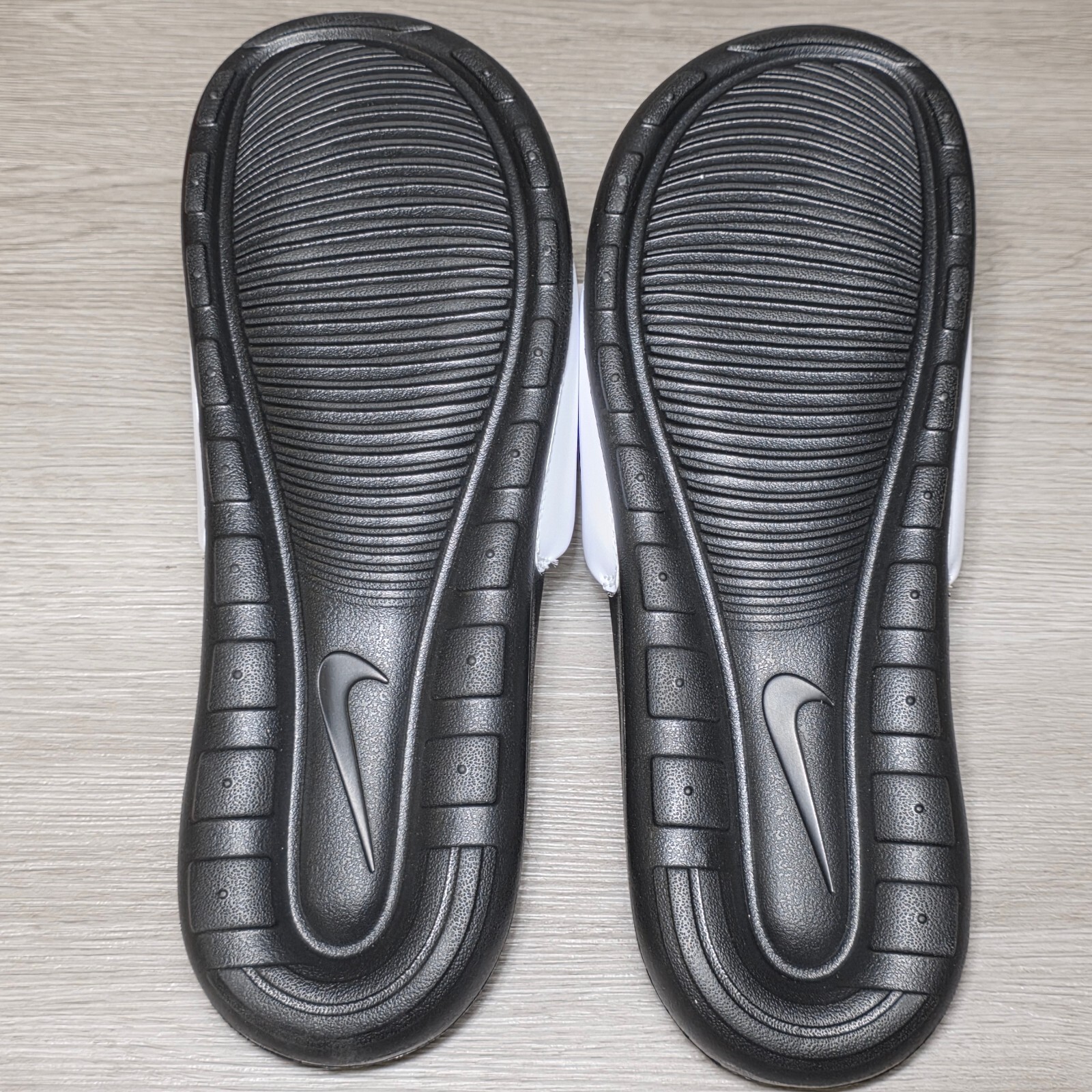 Nike Men’s Victori One Slip On Everyday Comfort Slides Sandals Sz 13 Black White