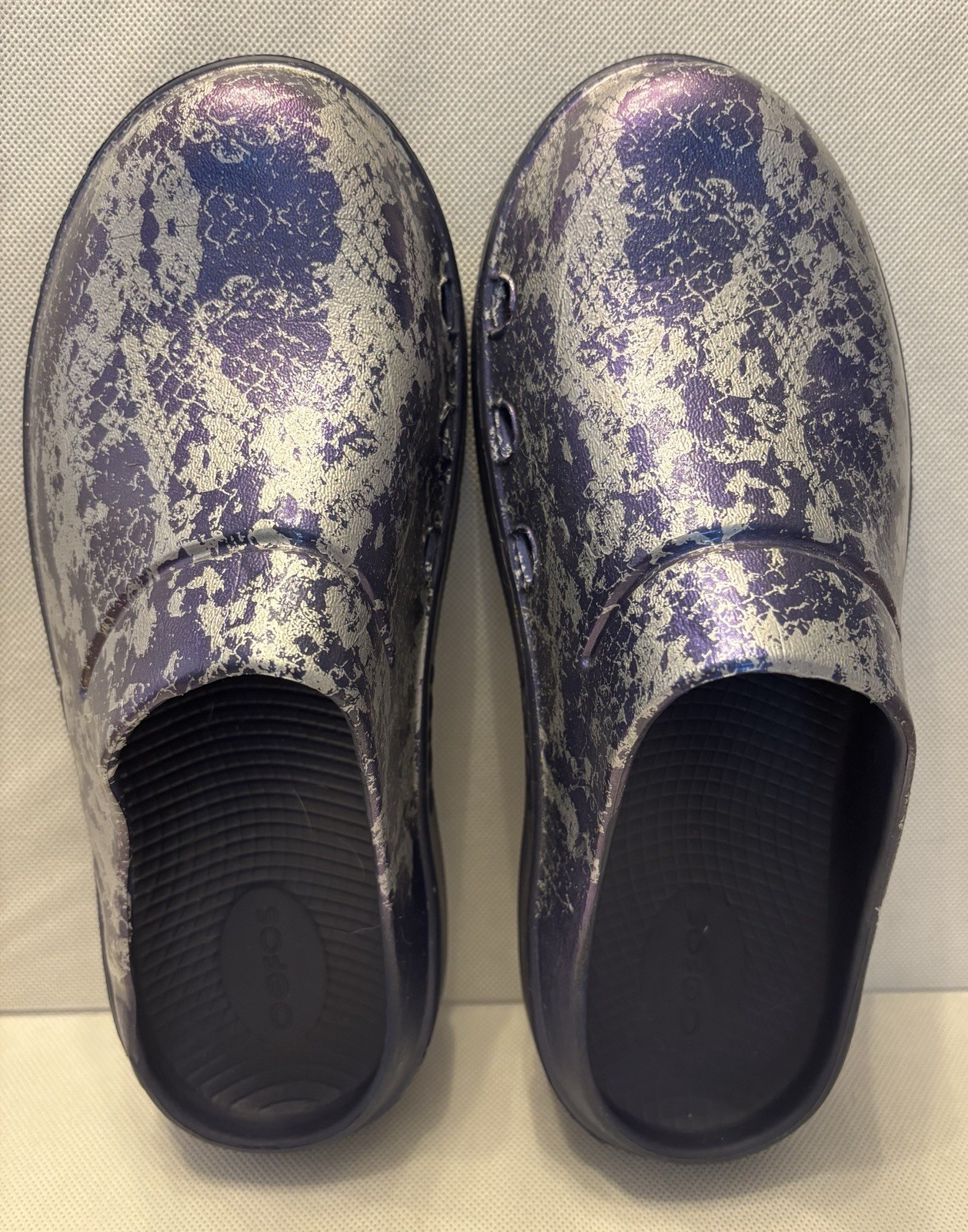 Oofos Oocloog Shoes Womens 9 Blue Silver Snakeskin Recovery Comfort Clogs