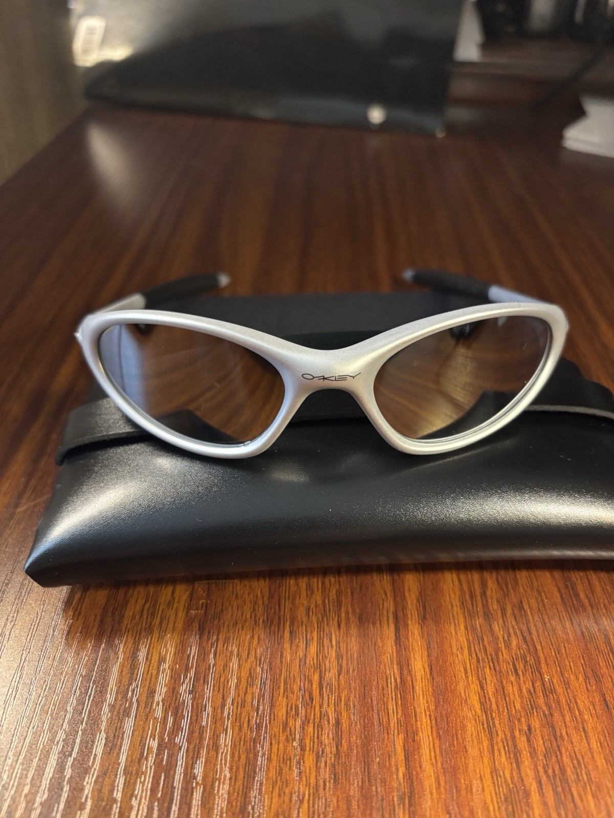 Oakley Minute Sunglasses Silver Polarized Brand New Free Shipping