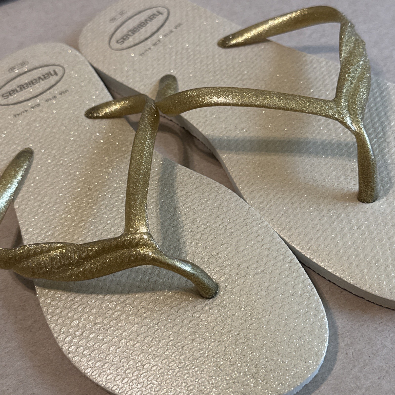 HAVAIANAS Slim Gold with Glitter Footbed and Glitter Straps 39/40 – New