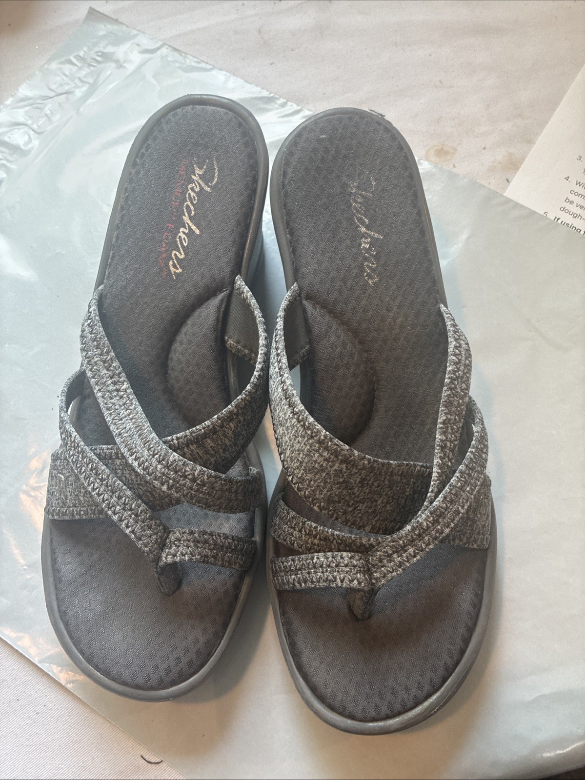 Skechers Women Heather Grey Wedges Sandals Thongs SZ 8M Memori Foam Staps Fabric