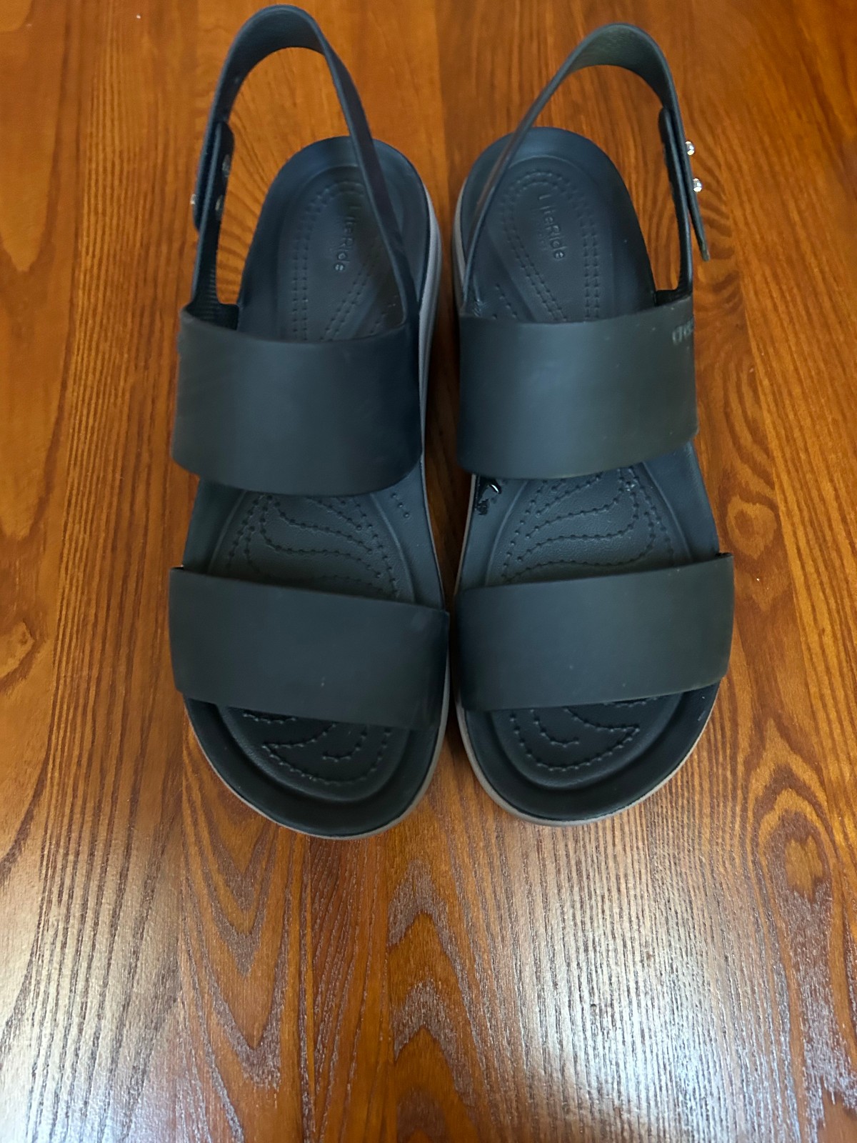 CROCS Brooklyn Low Wedge Sandal Womens 7 Very good CONDITION! Black & Mushroom