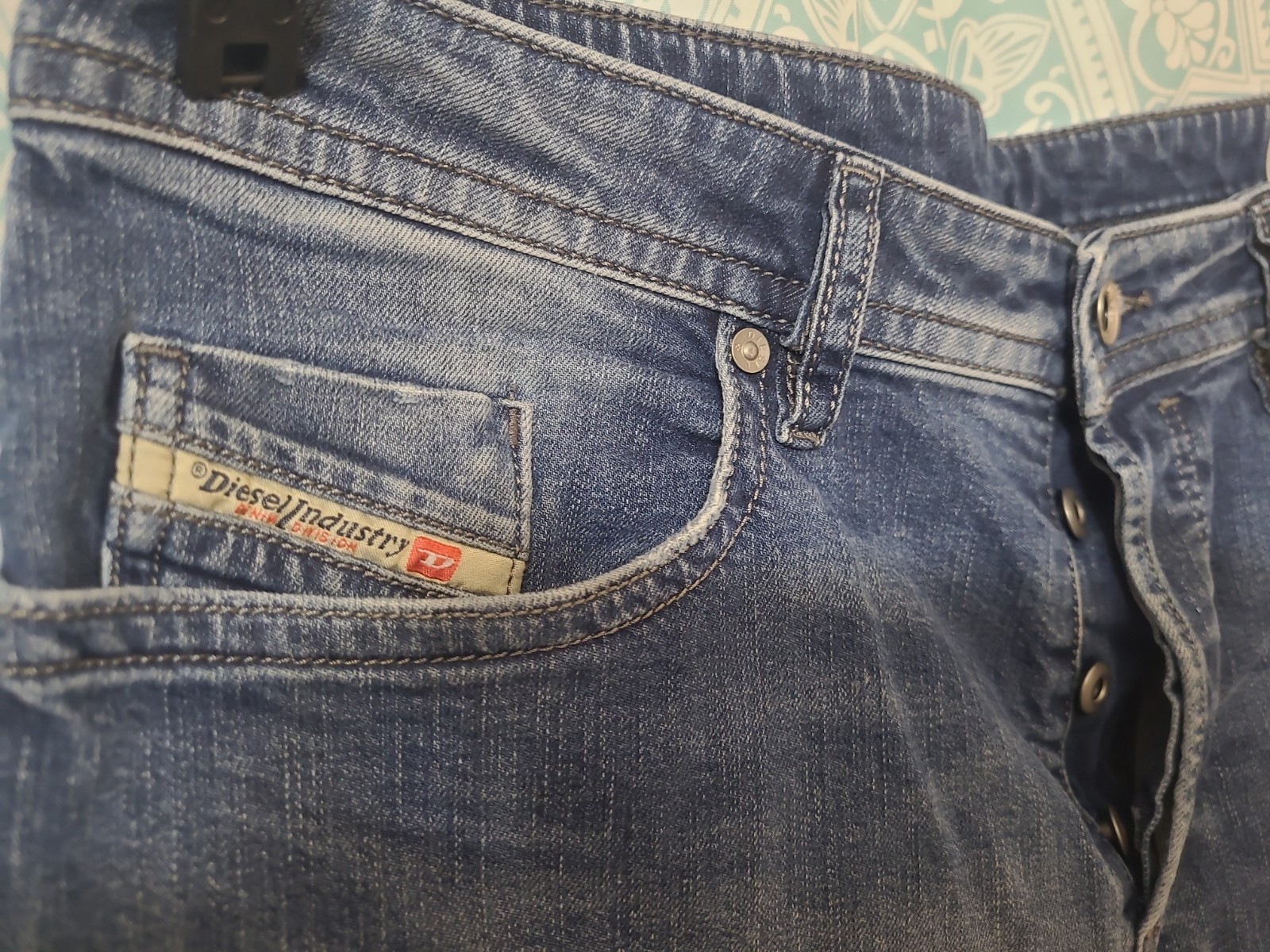Diesel, Buster, Jean W33XL31