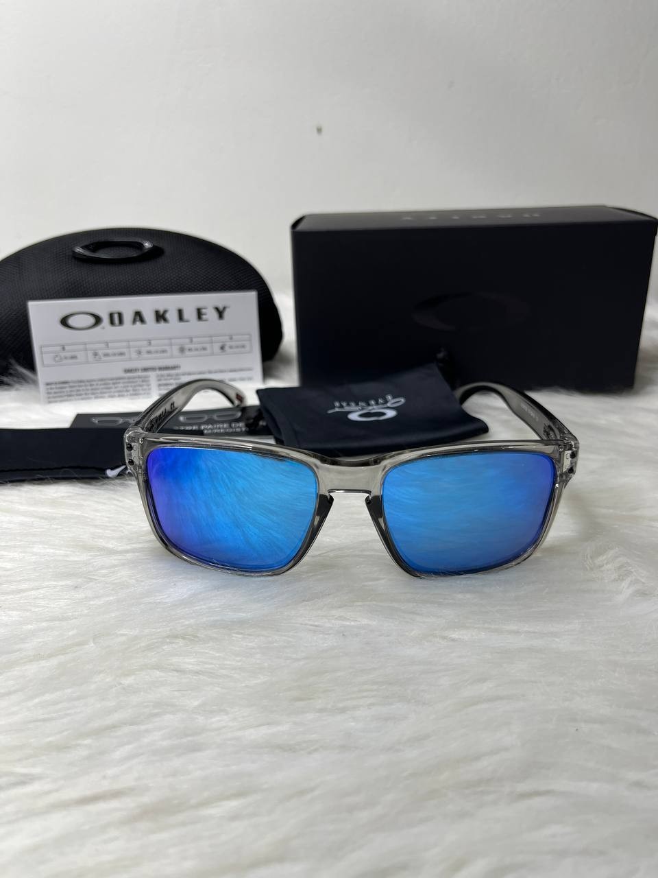 Oakley Holbrook Sunglasses Grey Smoke Clear Frame Blue Mirror Polarized Lens New