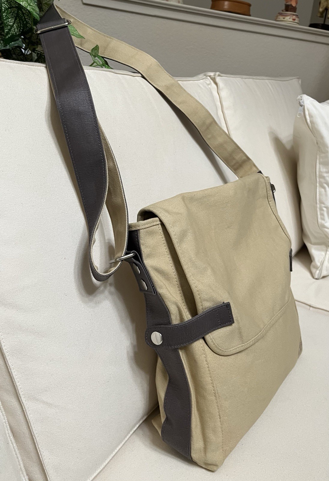 NEW DKNY Mens 100% Cotton Lined Adjustable Strap Crossbody Bag