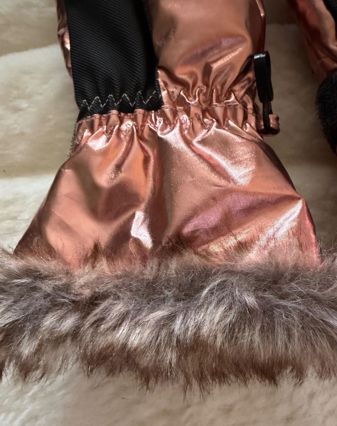 SWISS TECH GLOVES Rose Gold Metallic Adjust Strap Faux Fur Trim Quilted