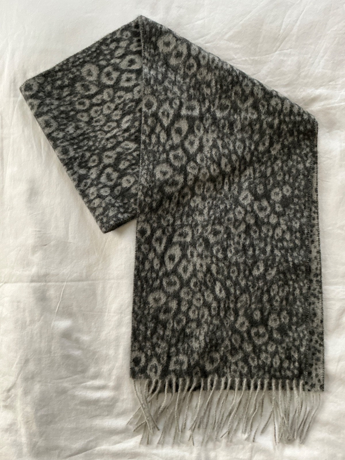 Charter Club Cashmere Fringed Leopard Print Scarf Lt+Dk Gray 68×10 EXC Rect