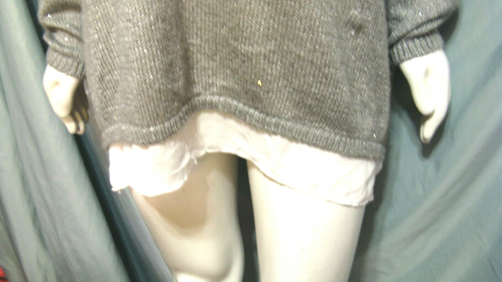 Size 1X C&A gray white at bottom sequin long sleeve sweater Chest 66″ X Len 30″