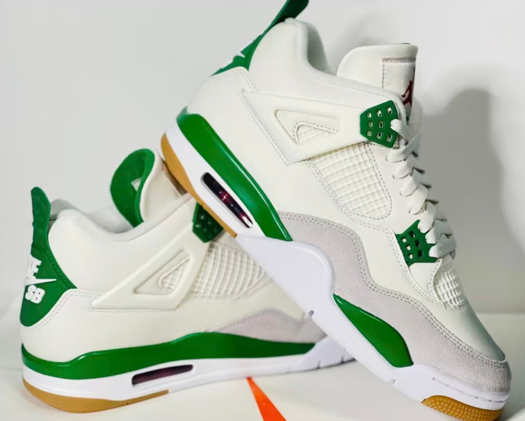 DR5415-103 Men’s Nike SB x Jordan Air Jordan 4 “Pine Green” Size US 7-12