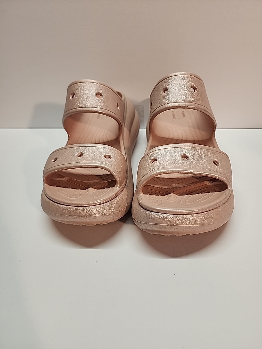 Women’s Crocs Classic Crush Shimmer Sandals in a rose gold color Sz W9 M7