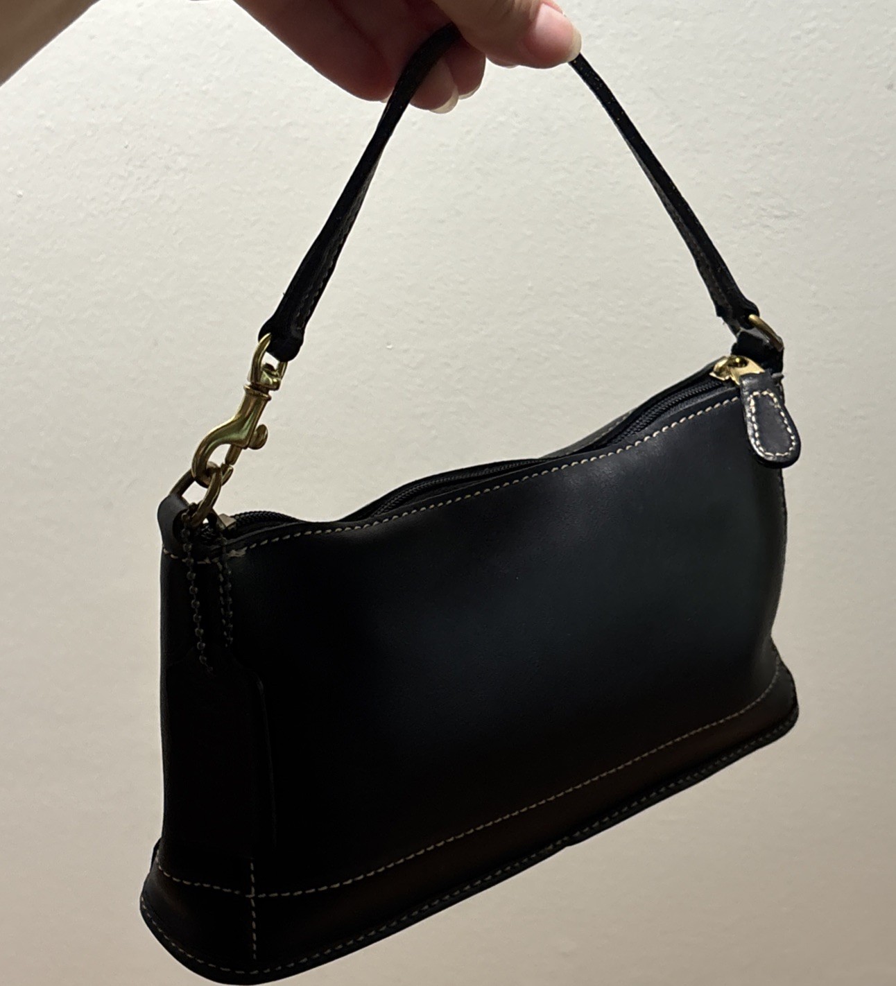 Authentic Coach B0P-9311 Black Leather Vintage Bleecker Demi Zip Shoulder Bag