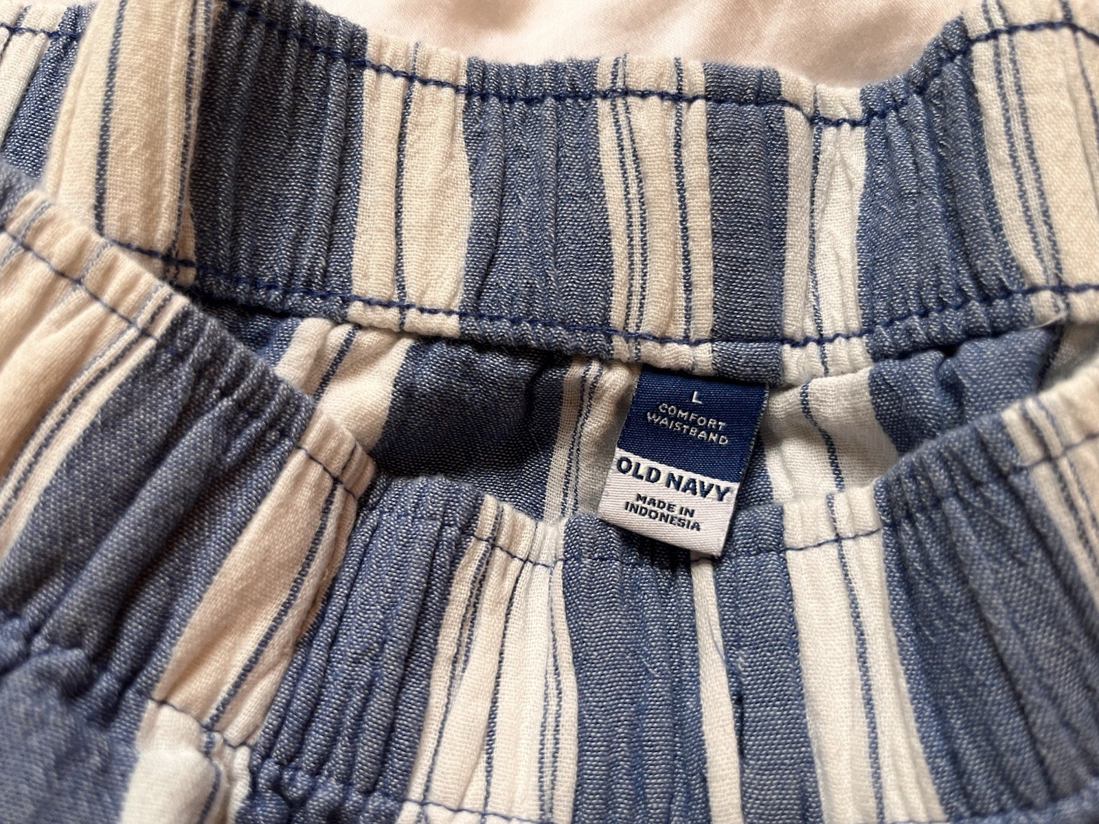 Old Navy Comfort Waistband Women’s L Blue/White Striped Pull-On Shorts