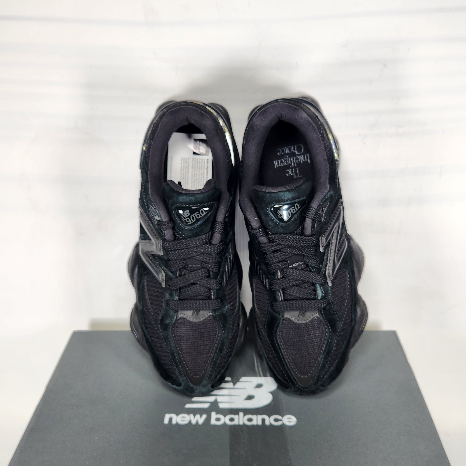 5.5 MEN / 7 WOM – New Balance 9060 – Black / Phantom / Magnet – U9060BPM (sc)