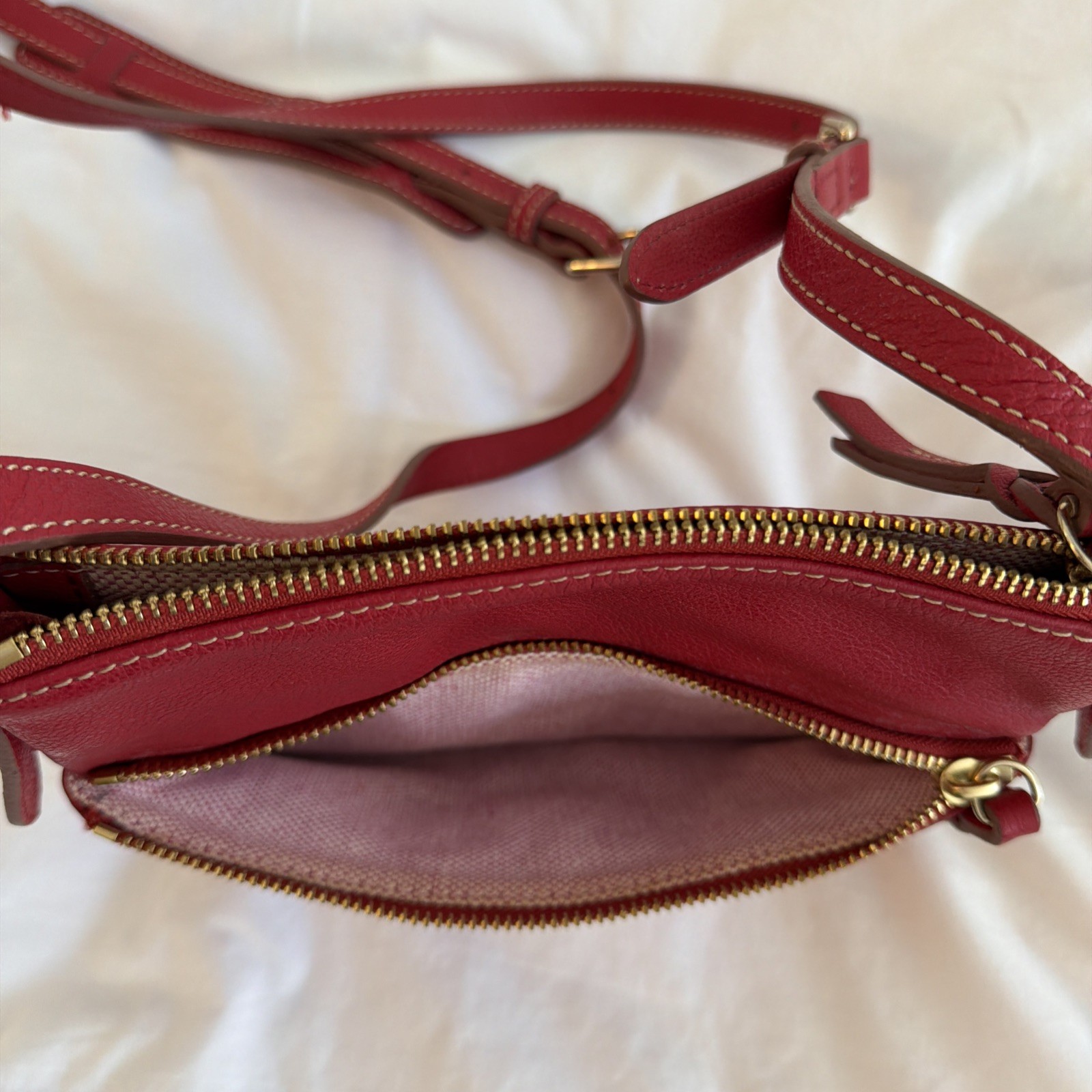 DOONEY BOURKE RECTANGULAR SHOULDER HANDBAG RED LEATHER 9″ L X 9.1″ T *