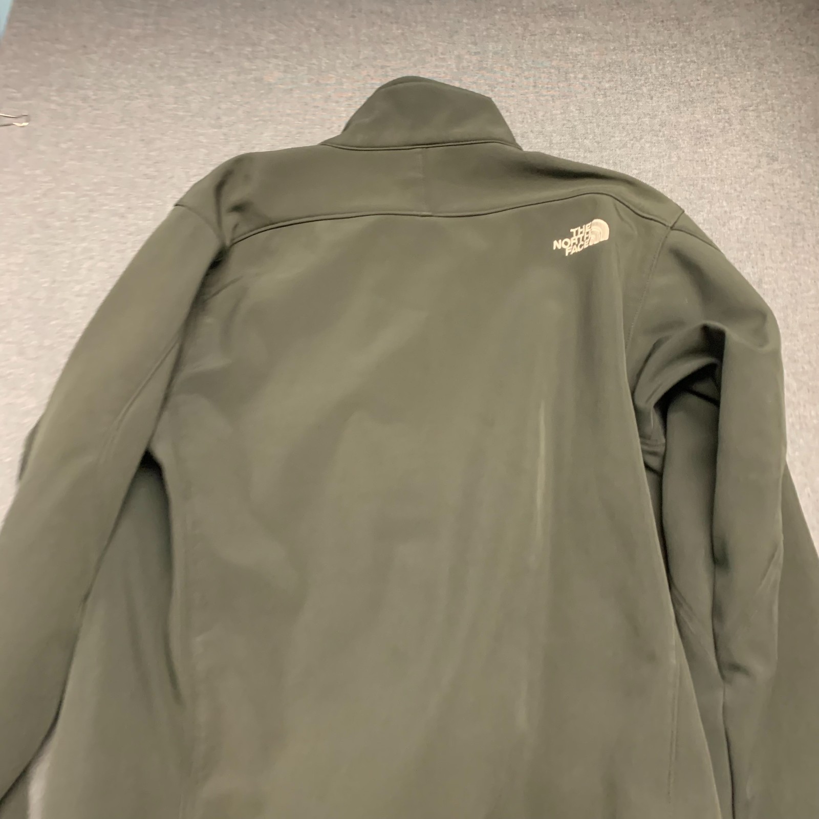 The North Face Apex Mens Jacket Size M Gray Soft Shell Full Zip Windproof Hiking