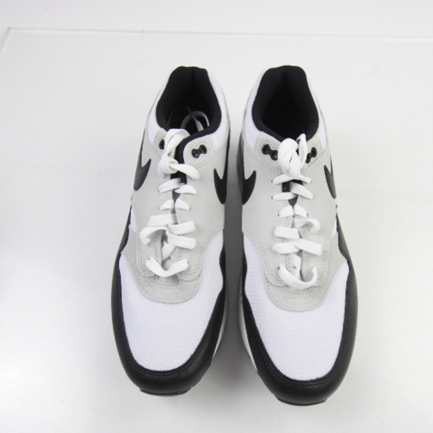 Nike Air Max Casual Shoes Men’s White Used Multiple Sizes