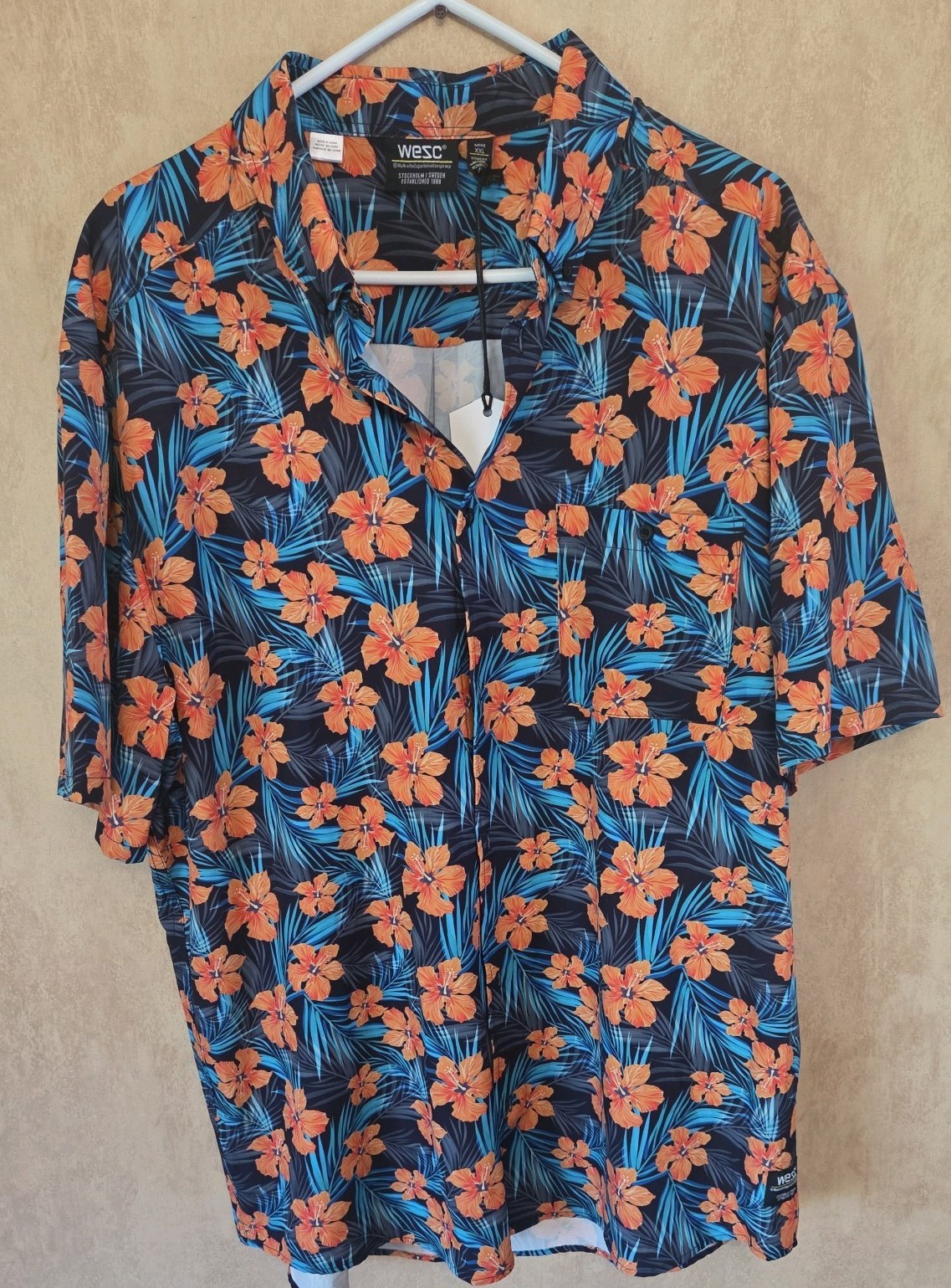 WESC Hawaiian Floral Shirt Men’s XXL Sweden Beach Pocket Comfort Cruise Unisex
