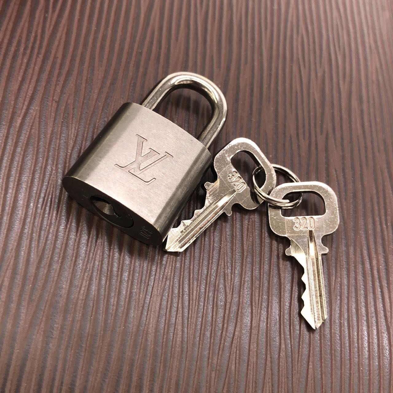 Authentic Louis Vuitton Epi Alma PM M5280D Bag #230-000-566-8501